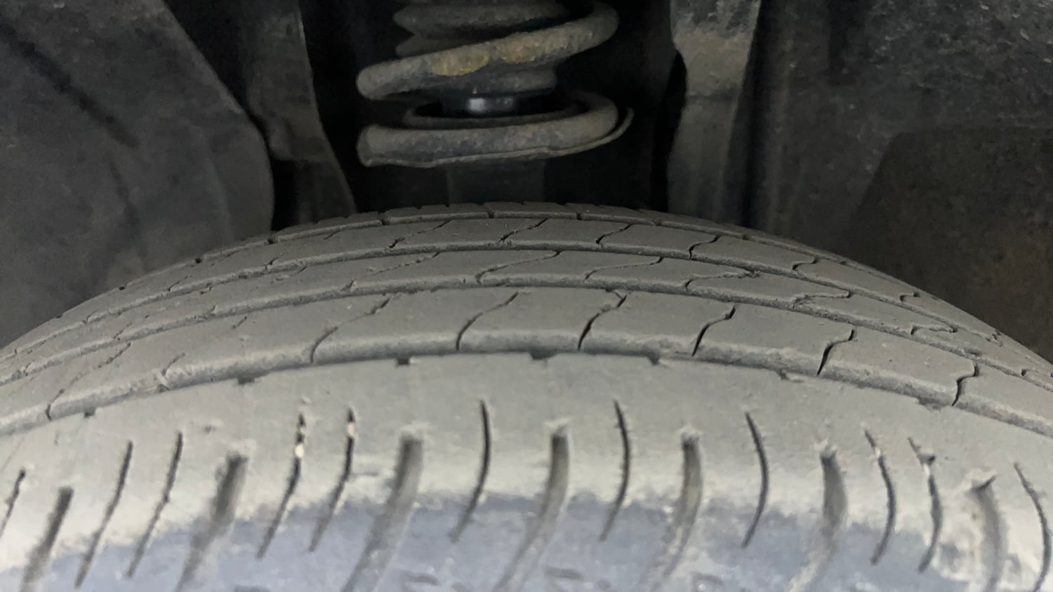 Used 2023 Nissan Magnite XL Petrol Manual tyres LEFT FRONT TYRE TREAD VIEW