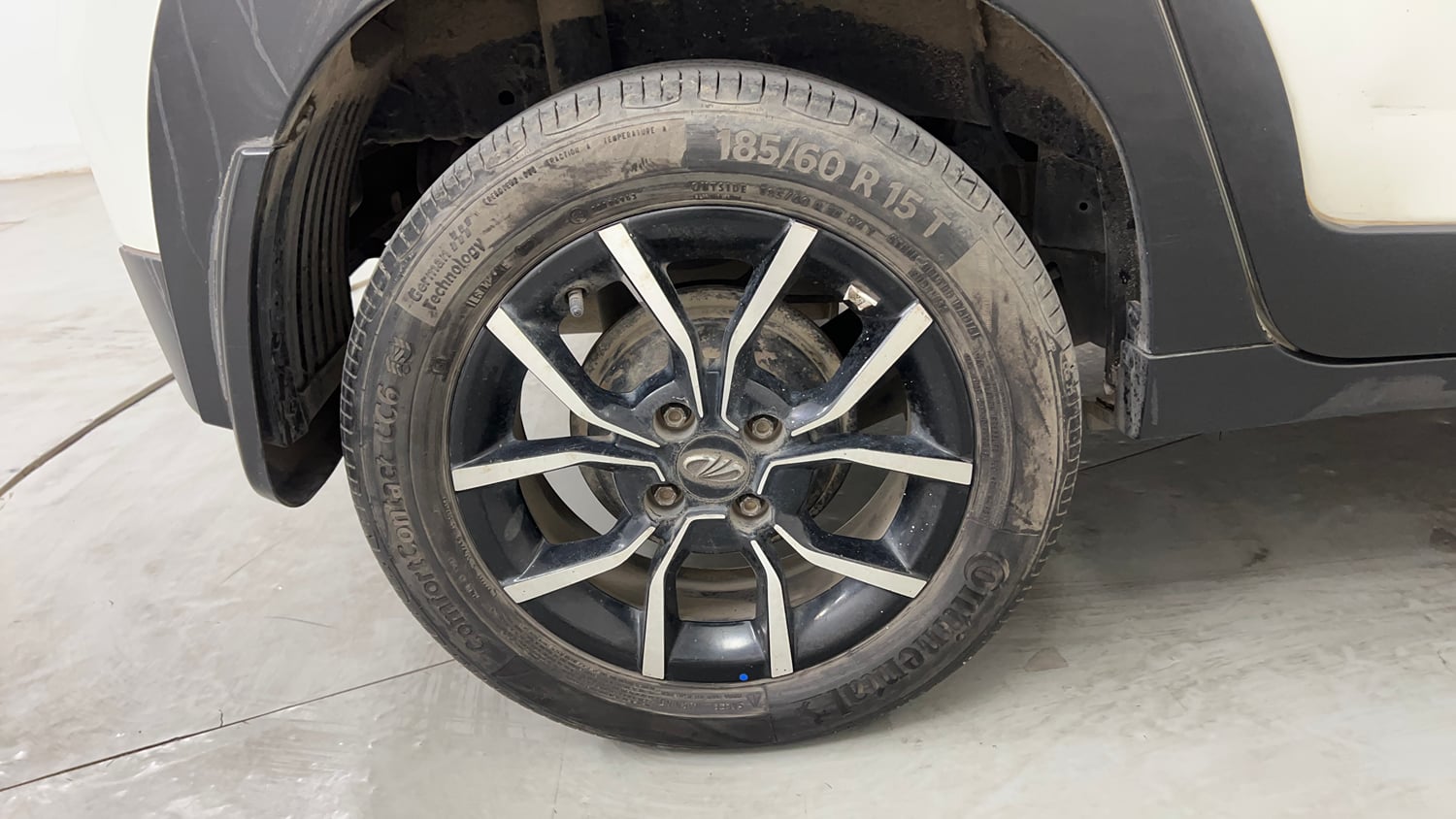 Used 2018 Mahindra KUV100 NXT K8 D 6 STR Diesel Manual tyres RIGHT REAR TYRE RIM VIEW