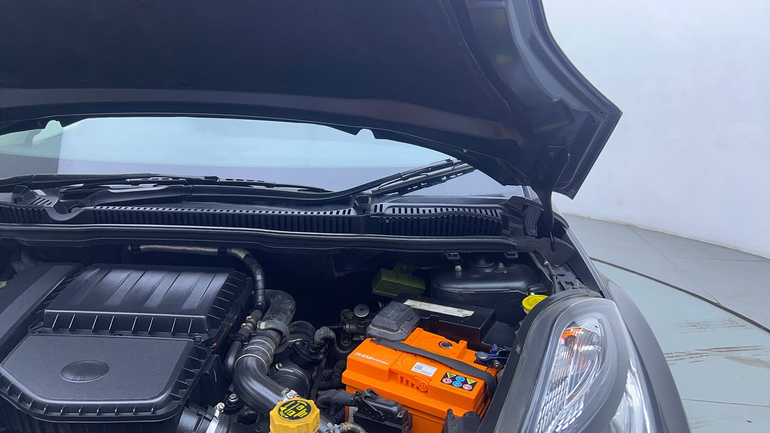 Used 2018 Tata Nexon XZA Plus Diesel Diesel Automatic engine ENGINE LEFT SIDE HINGE & APRON VIEW