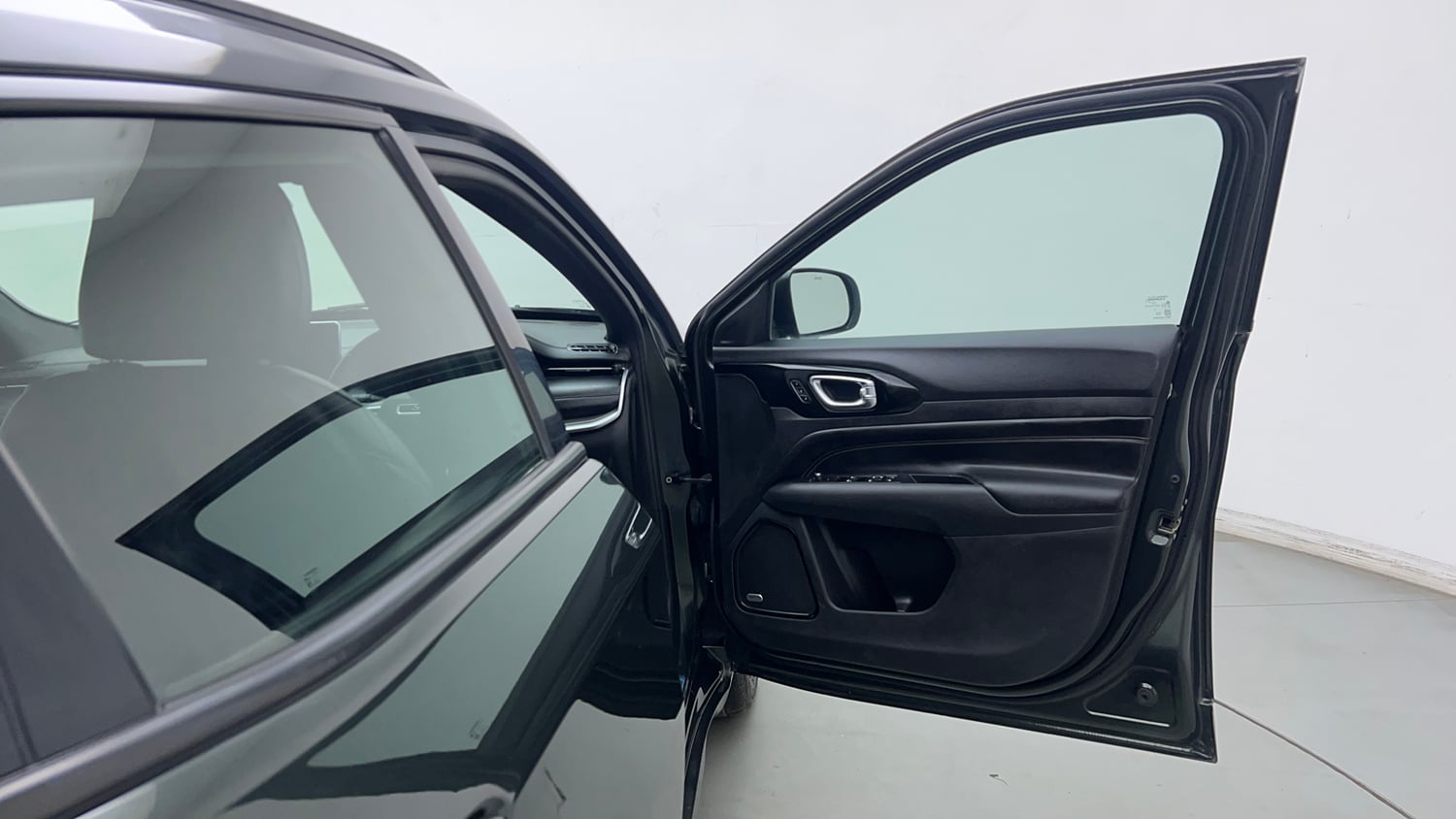 Used 2022 Jeep Compass Model S (O) Diesel 4x4 AT Diesel Automatic interior RIGHT FRONT DOOR OPEN VIEW