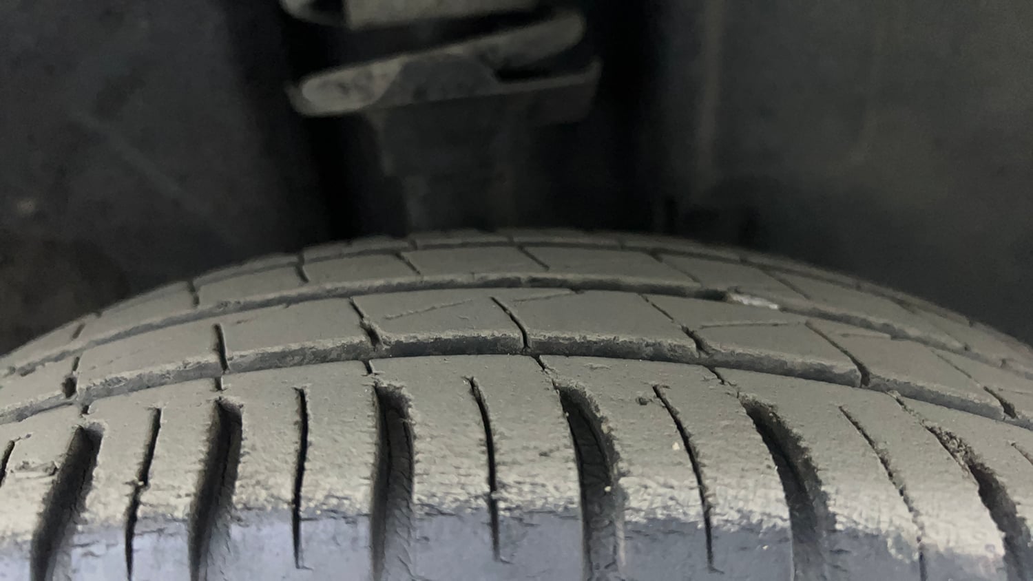 Used 2020 Renault Kwid RXL 1.0 AMT Petrol Automatic tyres RIGHT FRONT TYRE TREAD VIEW