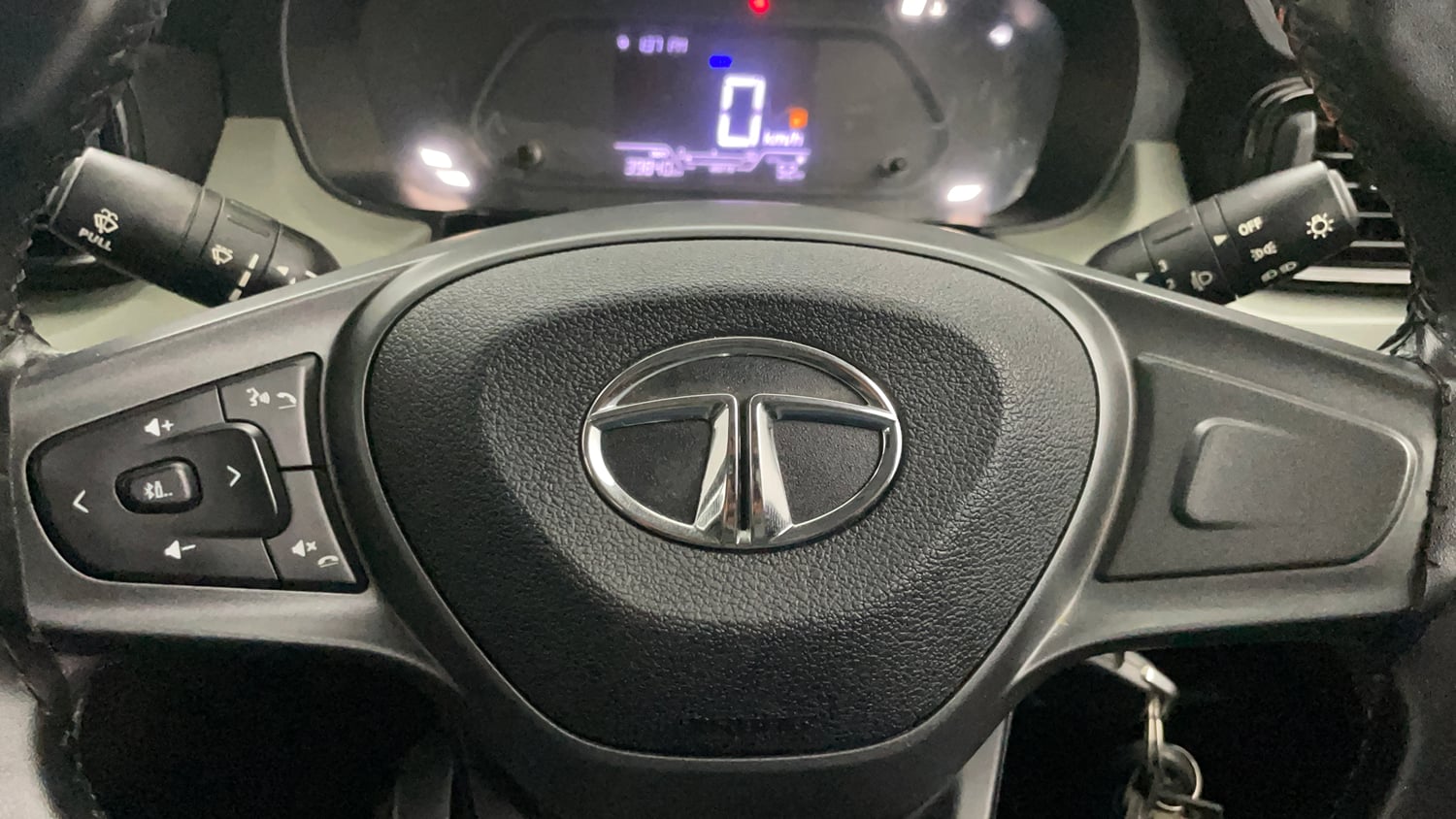 Used 2023 Tata Punch Adventure Rhythm Pack MT Petrol Manual top_features Steering mounted controls
