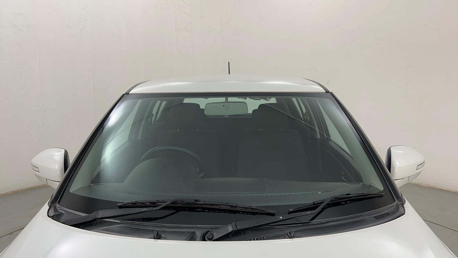Used 2012 Maruti Suzuki Swift VXi Petrol Manual exterior FRONT WINDSHIELD VIEW