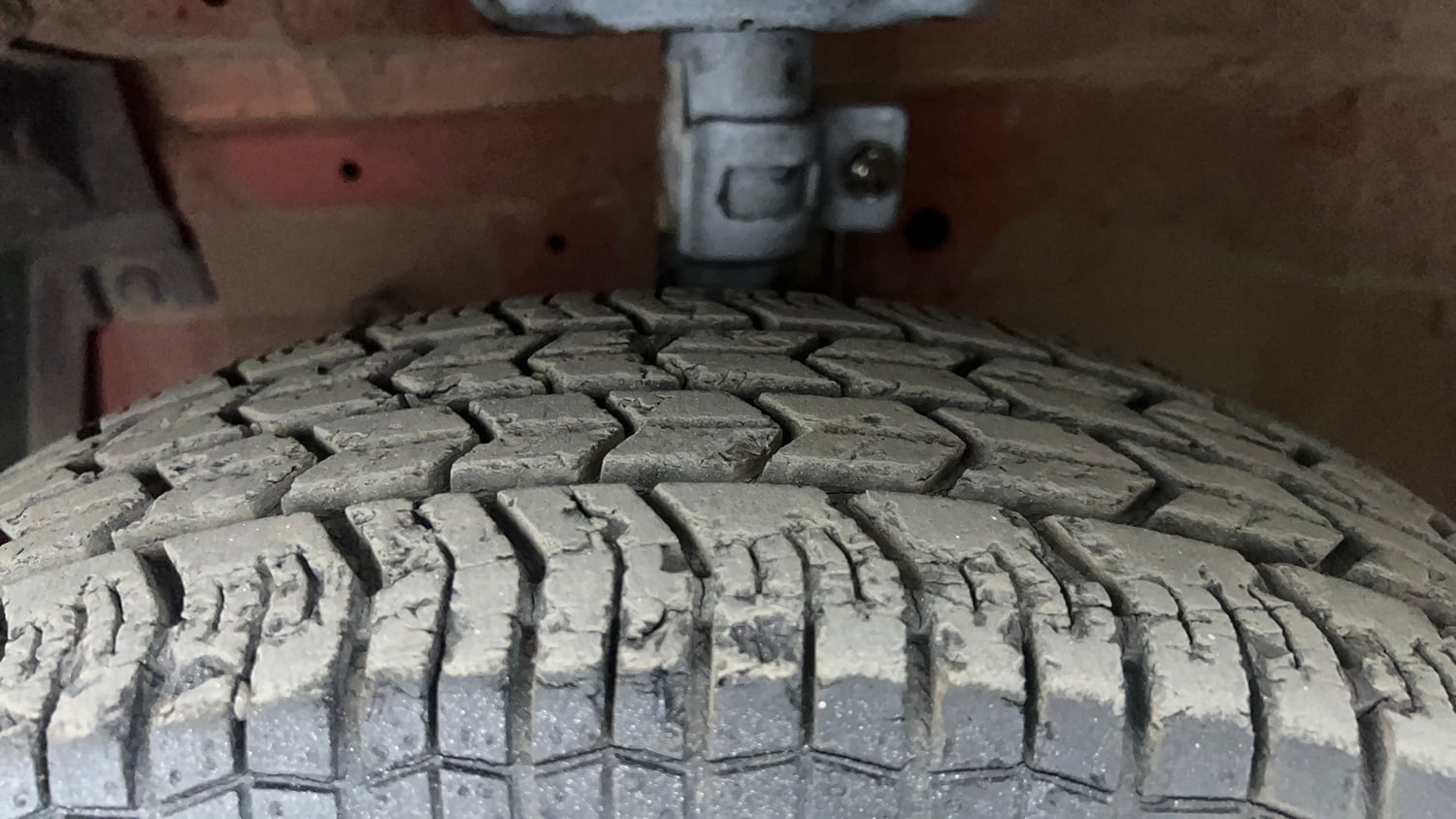 Used 2014 Maruti Suzuki Swift VXi Petrol Manual tyres LEFT FRONT TYRE TREAD VIEW
