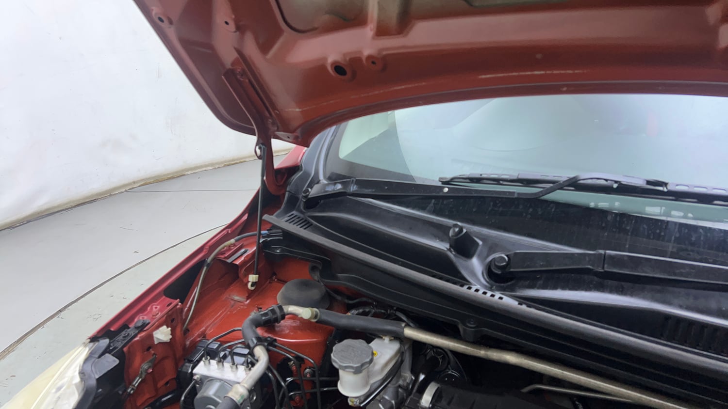 Used 2017 Maruti Suzuki Celerio ZXI (O) AMT Petrol Automatic engine ENGINE RIGHT SIDE HINGE & APRON VIEW