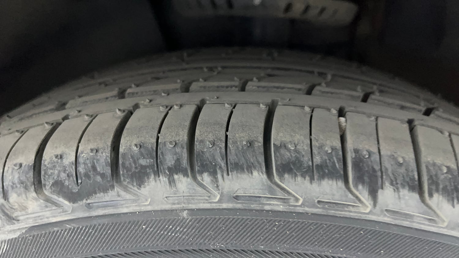 Used 2023 Volkswagen Vento Highline Plus 1.0L TSI Automatic Petrol Automatic tyres LEFT FRONT TYRE TREAD VIEW