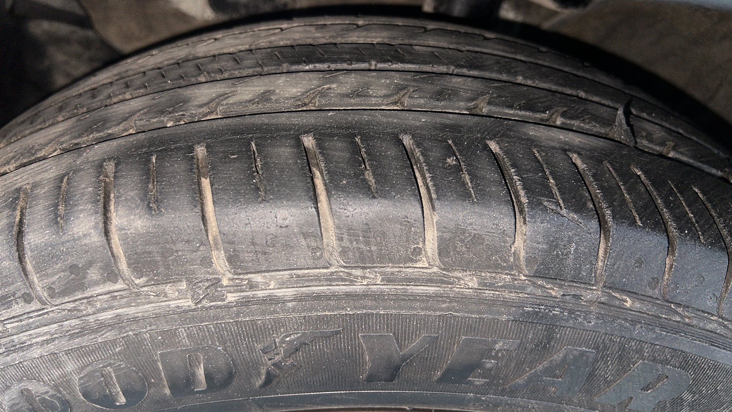 Used 2023 Kia Seltos GTX Plus 1.4 DCT Petrol Automatic tyres LEFT FRONT TYRE TREAD VIEW