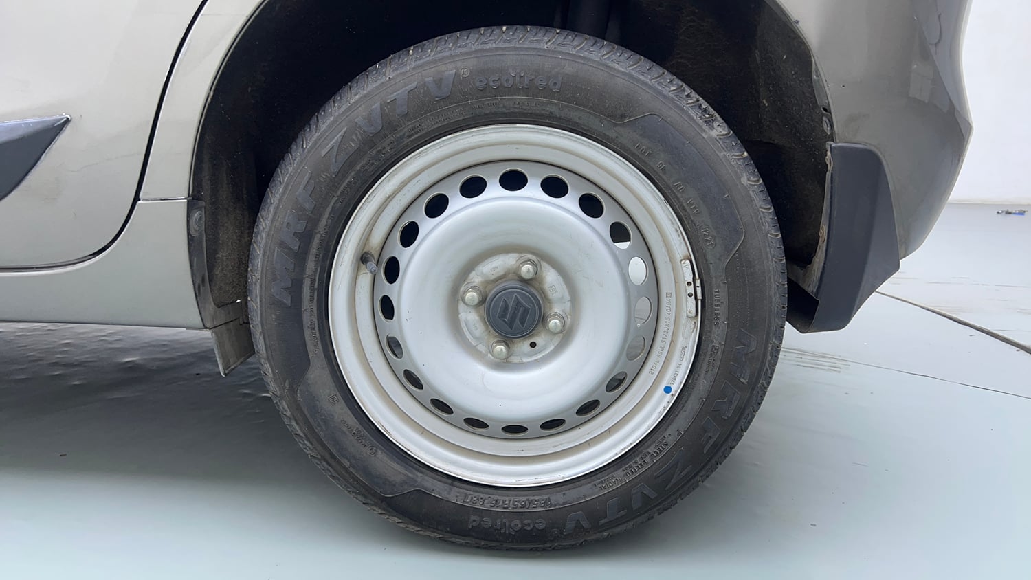 Used 2021 Maruti Suzuki Baleno Sigma Petrol Manual tyres LEFT REAR TYRE RIM VIEW