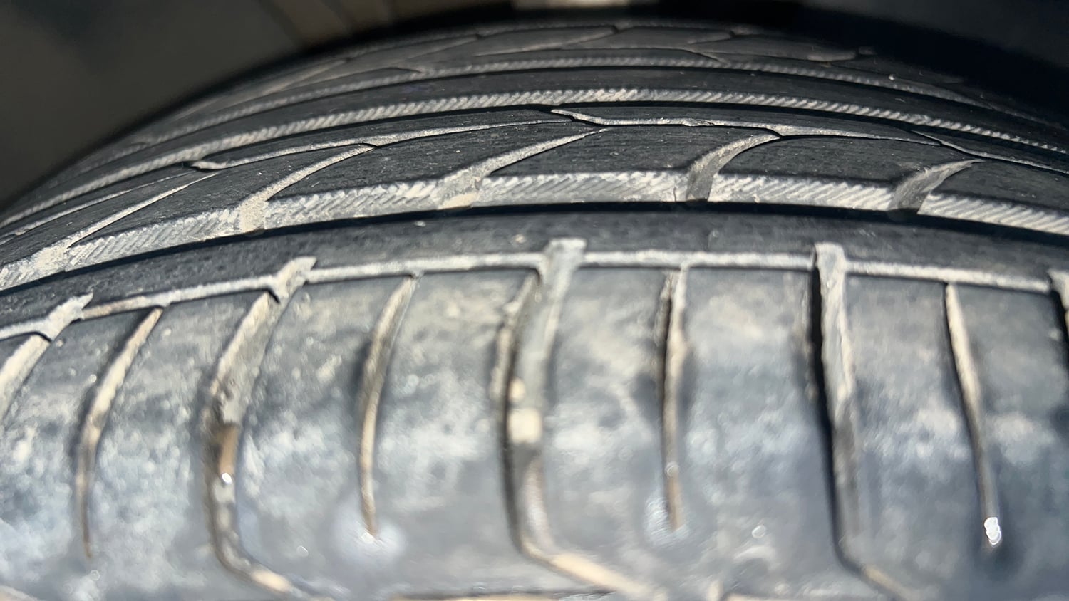 Used 2018 Skoda Octavia 1.8 TSI L&K Petrol Automatic tyres RIGHT FRONT TYRE TREAD VIEW