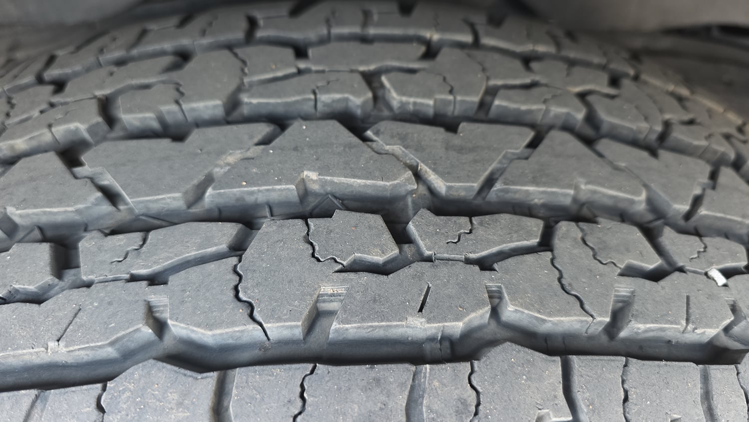 Used 2023 Mahindra Thar LX Hard Top Diesel MT 4WD Diesel Manual tyres RIGHT REAR TYRE TREAD VIEW