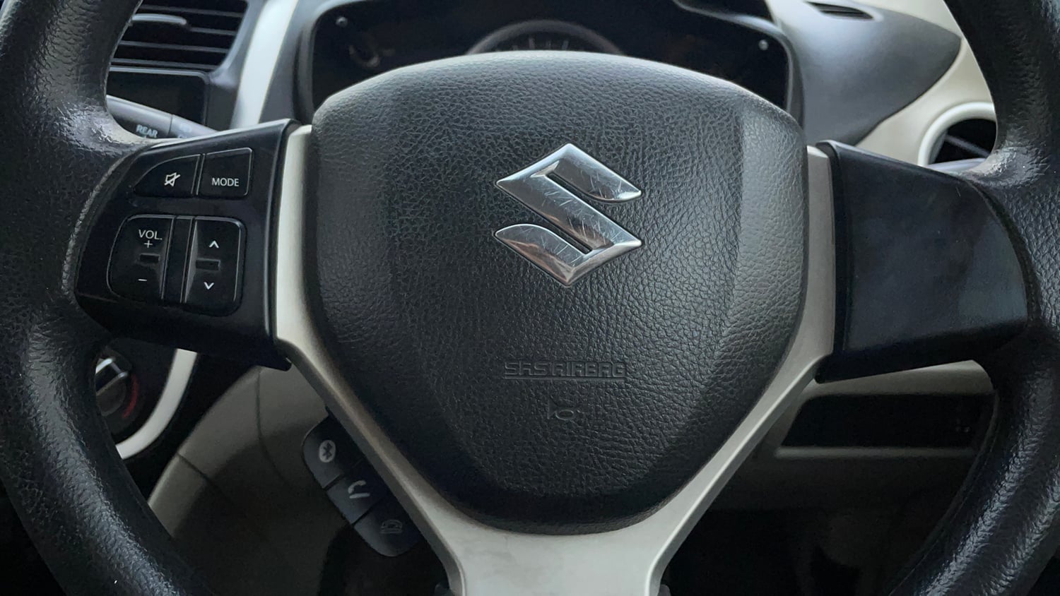 Used 2016 Maruti Suzuki Celerio ZXi AMT Petrol Automatic top_features Airbags