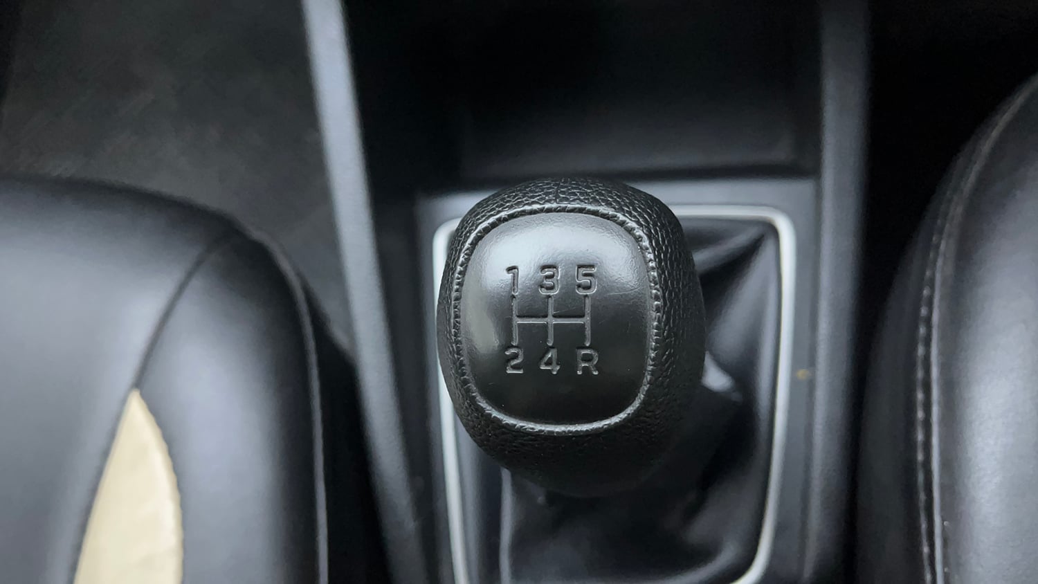 Used 2019 Hyundai Elite i20 Sportz Plus 1.2 Petrol Manual interior GEAR  KNOB VIEW