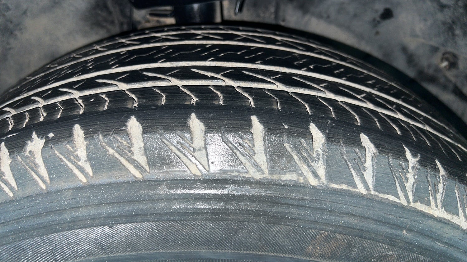 Used 2022 Tata Safari XTA Plus Diesel Automatic tyres RIGHT FRONT TYRE TREAD VIEW