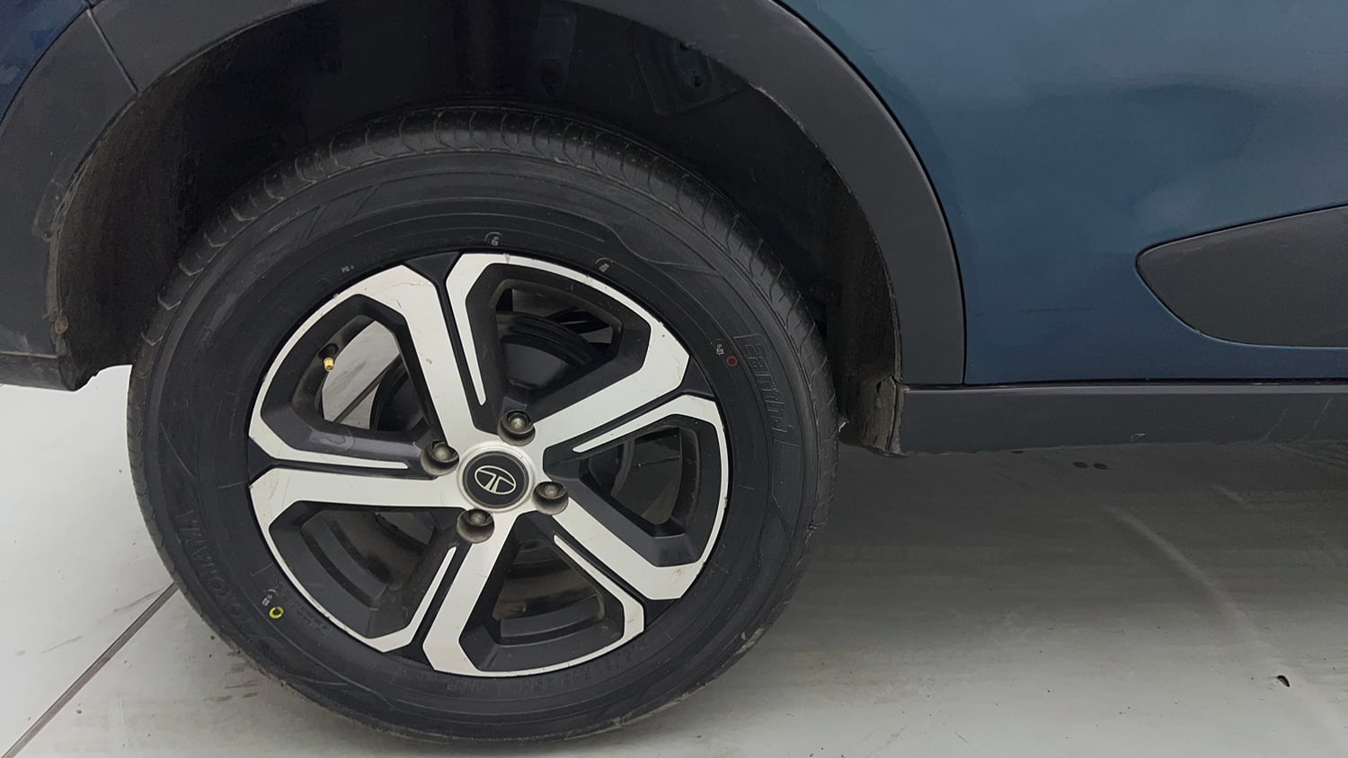 Used 2021 Tata Nexon EV XZ Plus Electric Automatic tyres RIGHT REAR TYRE RIM VIEW