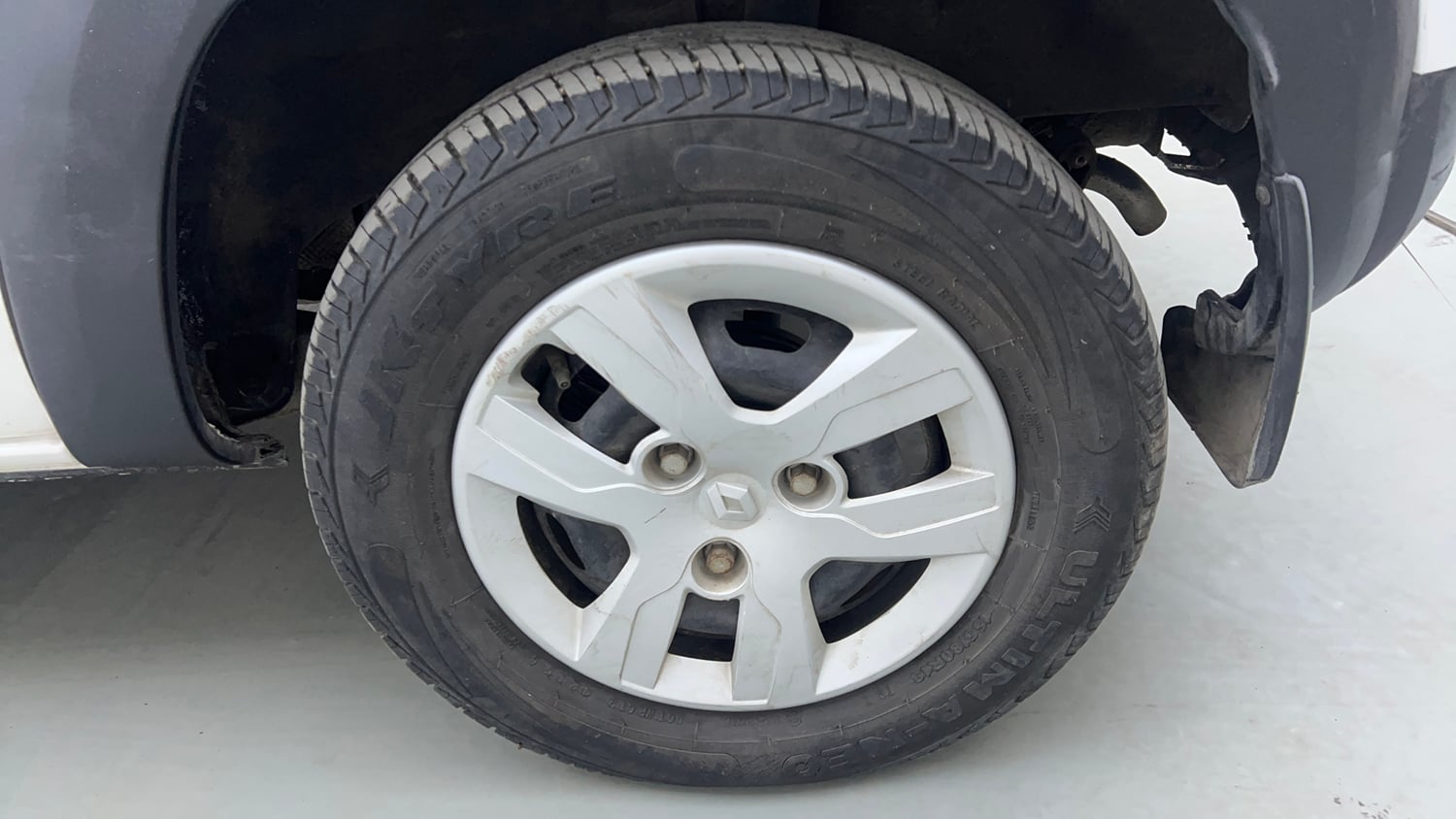 Used 2015 Renault Kwid RXT Petrol Manual tyres LEFT REAR TYRE RIM VIEW