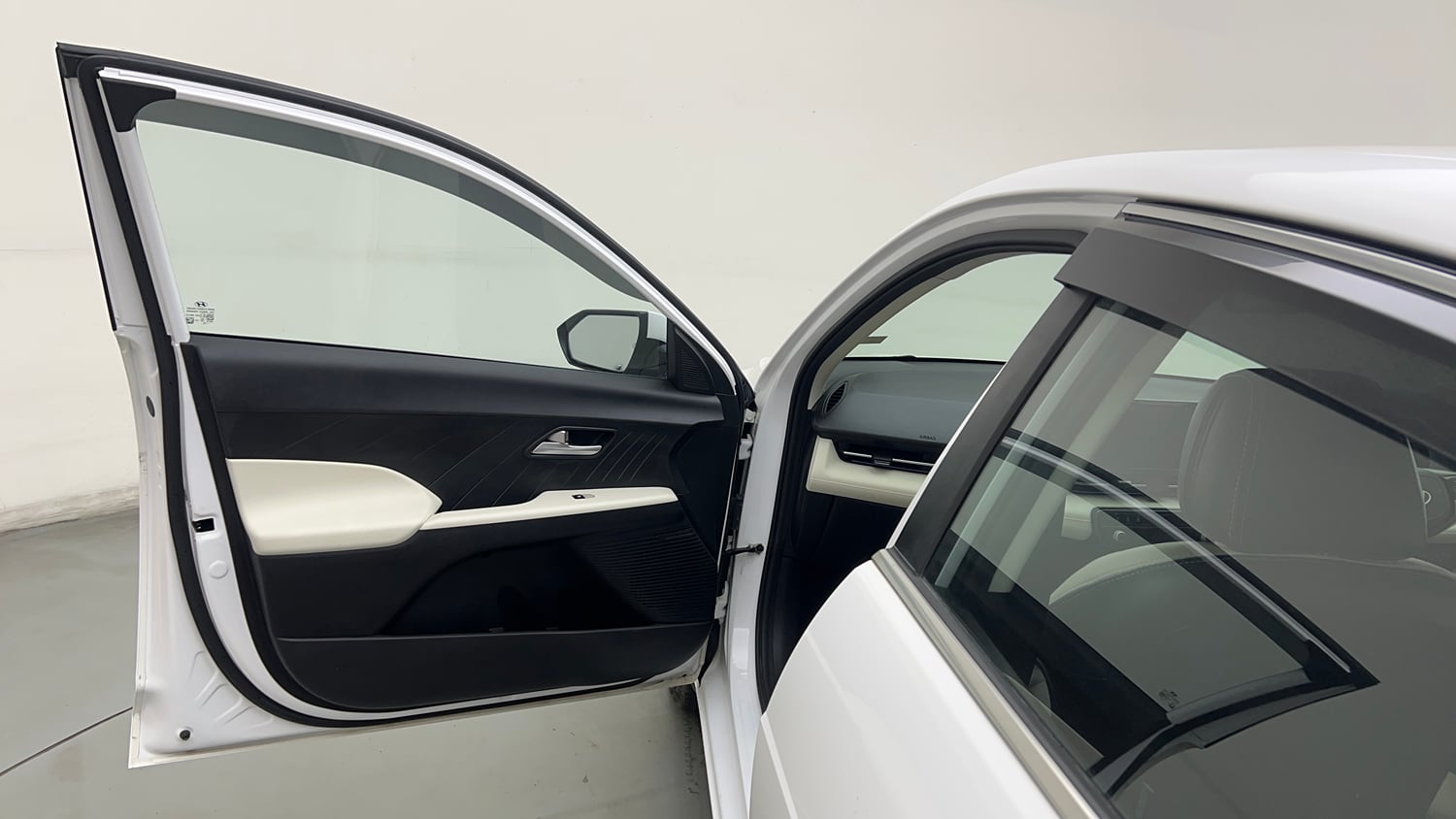 Used 2024 Hyundai Verna SX 1.5 Petrol MT Petrol Manual interior LEFT FRONT DOOR OPEN VIEW