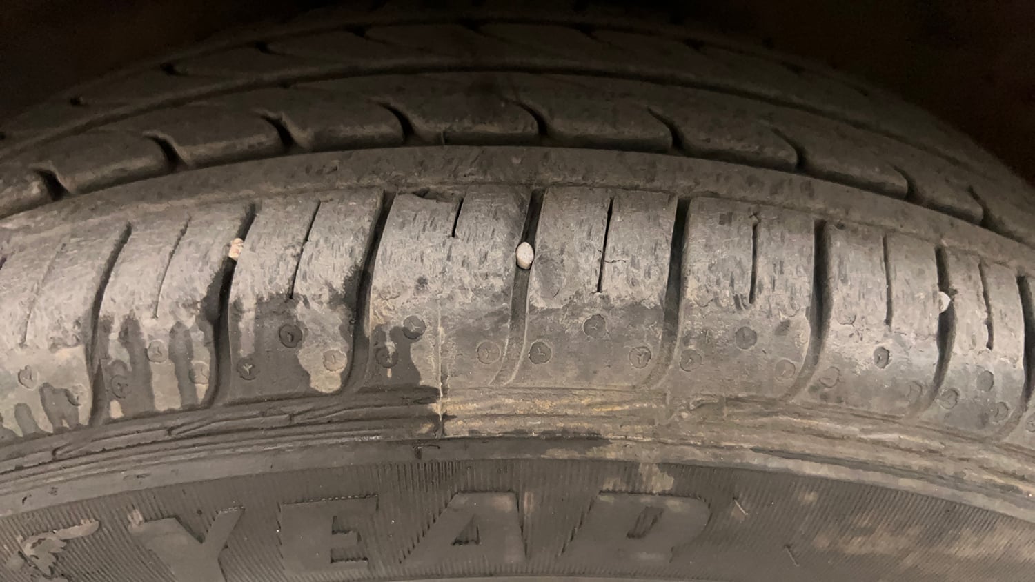 Used 2014 Maruti Suzuki Celerio VXi AMT Petrol Automatic tyres LEFT FRONT TYRE TREAD VIEW