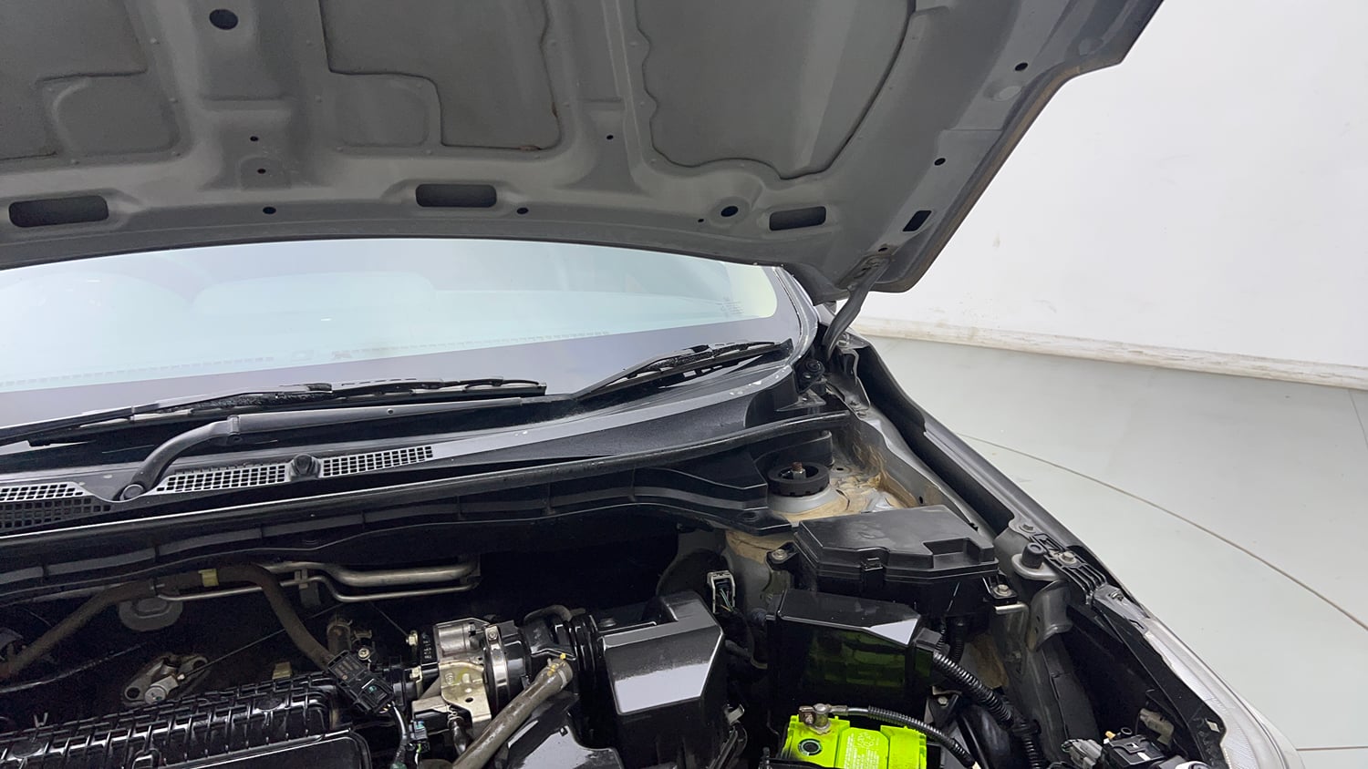 Used 2018 Honda Amaze 1.2 V MT Petrol Petrol Manual engine ENGINE LEFT SIDE HINGE & APRON VIEW