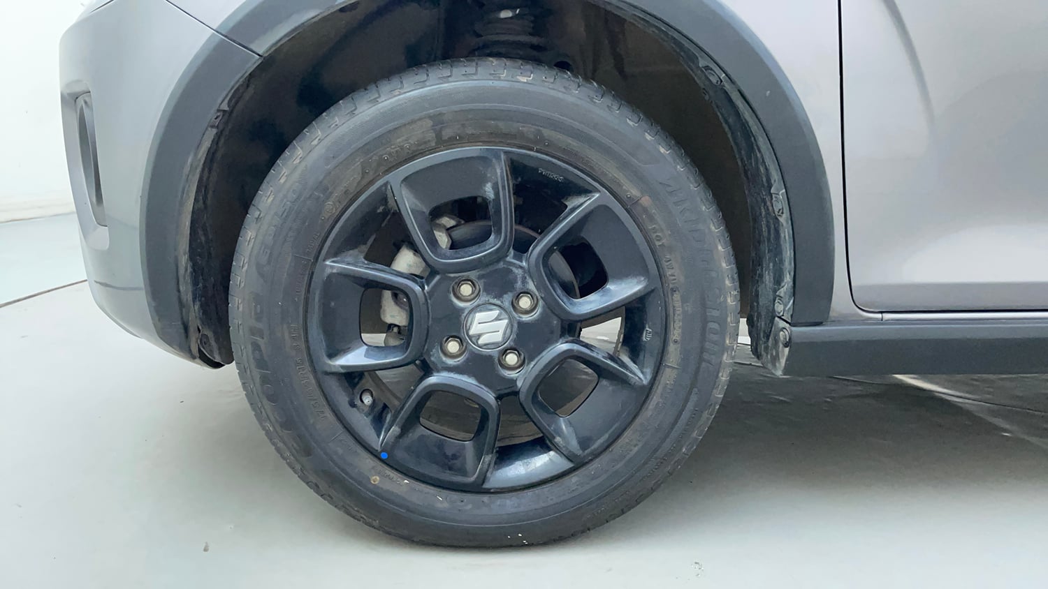 Used 2024 Maruti Suzuki Ignis Zeta 1.2 AMT Petrol Automatic tyres LEFT FRONT TYRE RIM VIEW