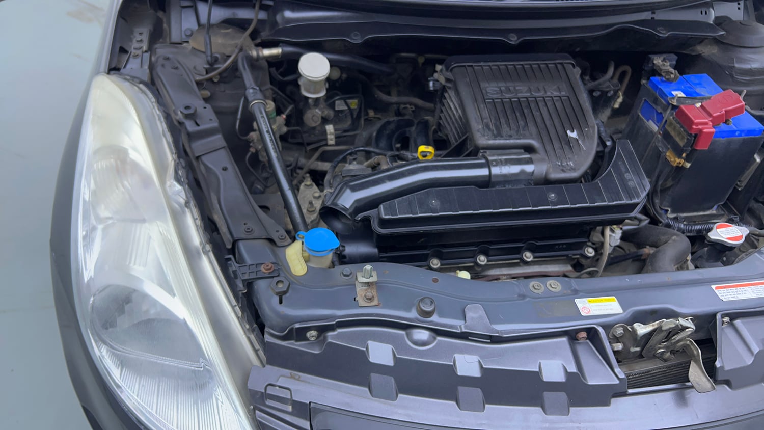 Used 2015 Maruti Suzuki Swift VXi Petrol Manual engine ENGINE RIGHT SIDE VIEW