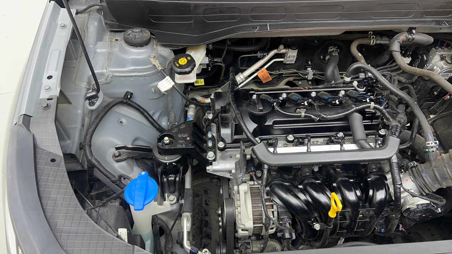 Used 2024 Hyundai Venue E 1.2 Petrol Petrol Manual engine ENGINE RIGHT SIDE VIEW