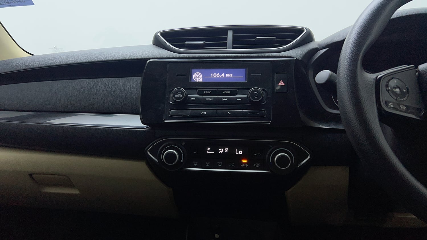 Used 2018 Honda Amaze 1.2 V MT Petrol Petrol Manual interior MUSIC SYSTEM & AC CONTROL VIEW