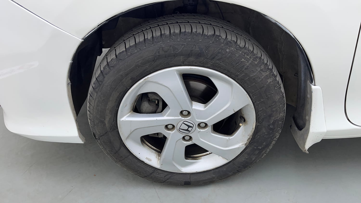 Used 2015 Honda City VX CVT Petrol Automatic tyres LEFT FRONT TYRE RIM VIEW