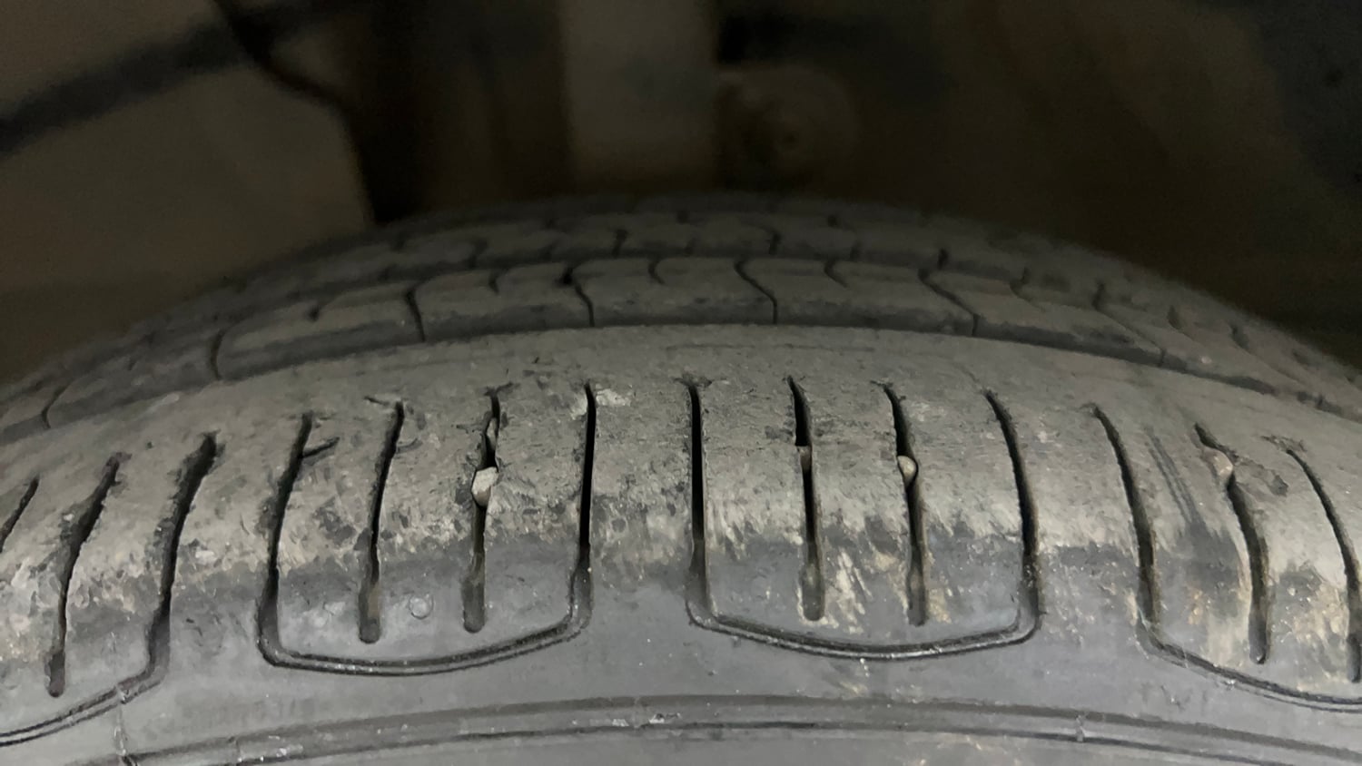 Used 2018 Mahindra KUV100 NXT K8 D 6 STR Diesel Manual tyres LEFT FRONT TYRE TREAD VIEW