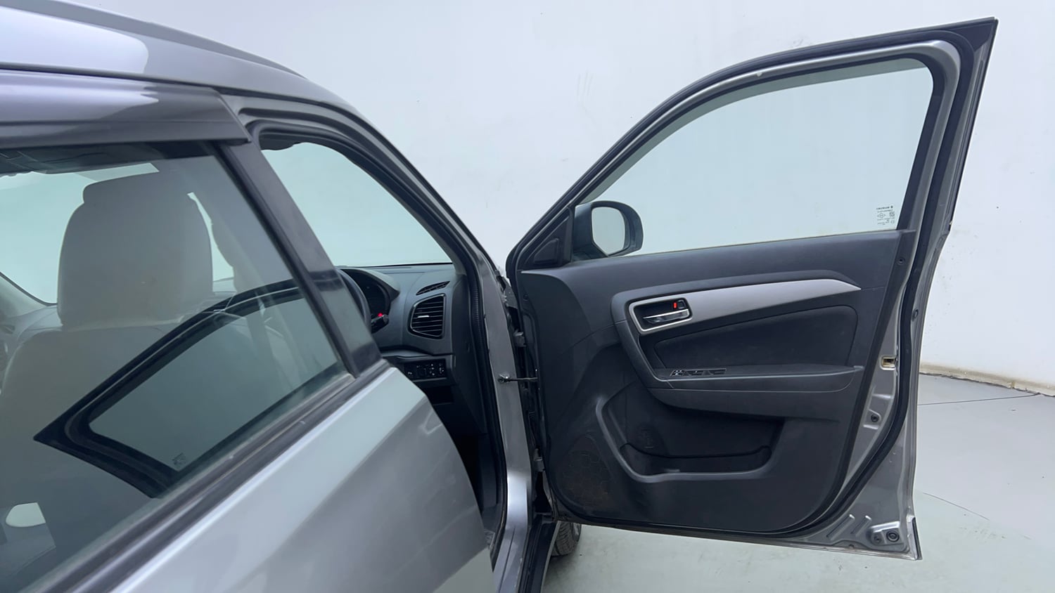 Used 2017 Maruti Suzuki Vitara Brezza [2016-2020] ZDi Plus Diesel Manual interior RIGHT FRONT DOOR OPEN VIEW