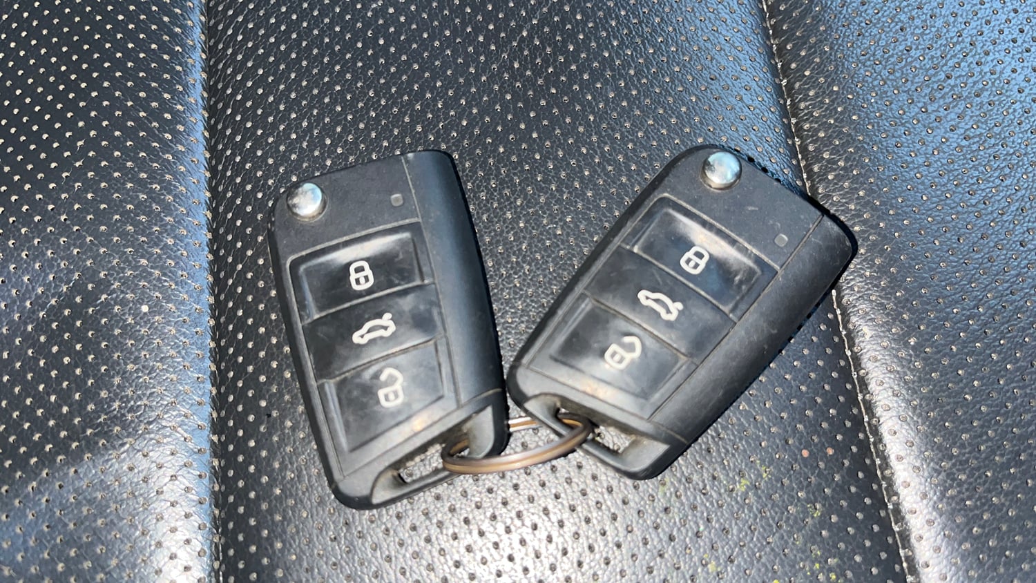 Used 2023 Volkswagen Taigun Topline 1.0 TSI AT Petrol Automatic extra CAR KEY VIEW