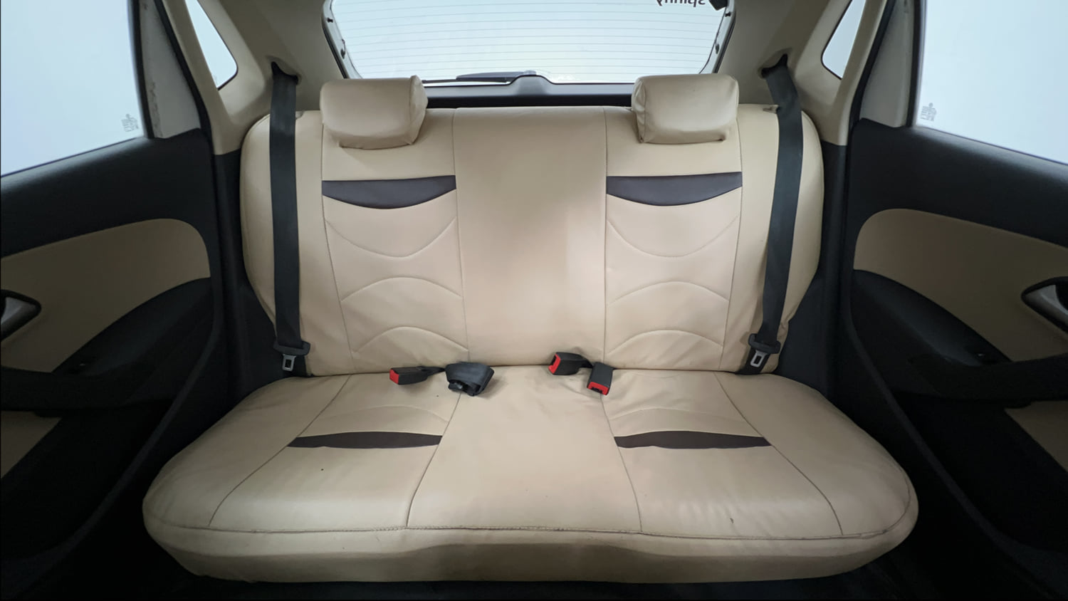 Used 2016 Volkswagen Polo Highline1.2L (P) Petrol Manual interior REAR SEAT CONDITION VIEW