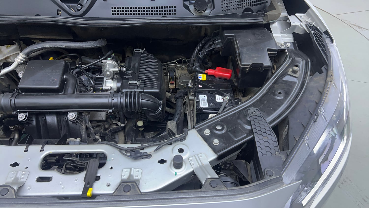 Used 2023 Nissan Magnite XL Petrol Manual engine ENGINE LEFT SIDE VIEW