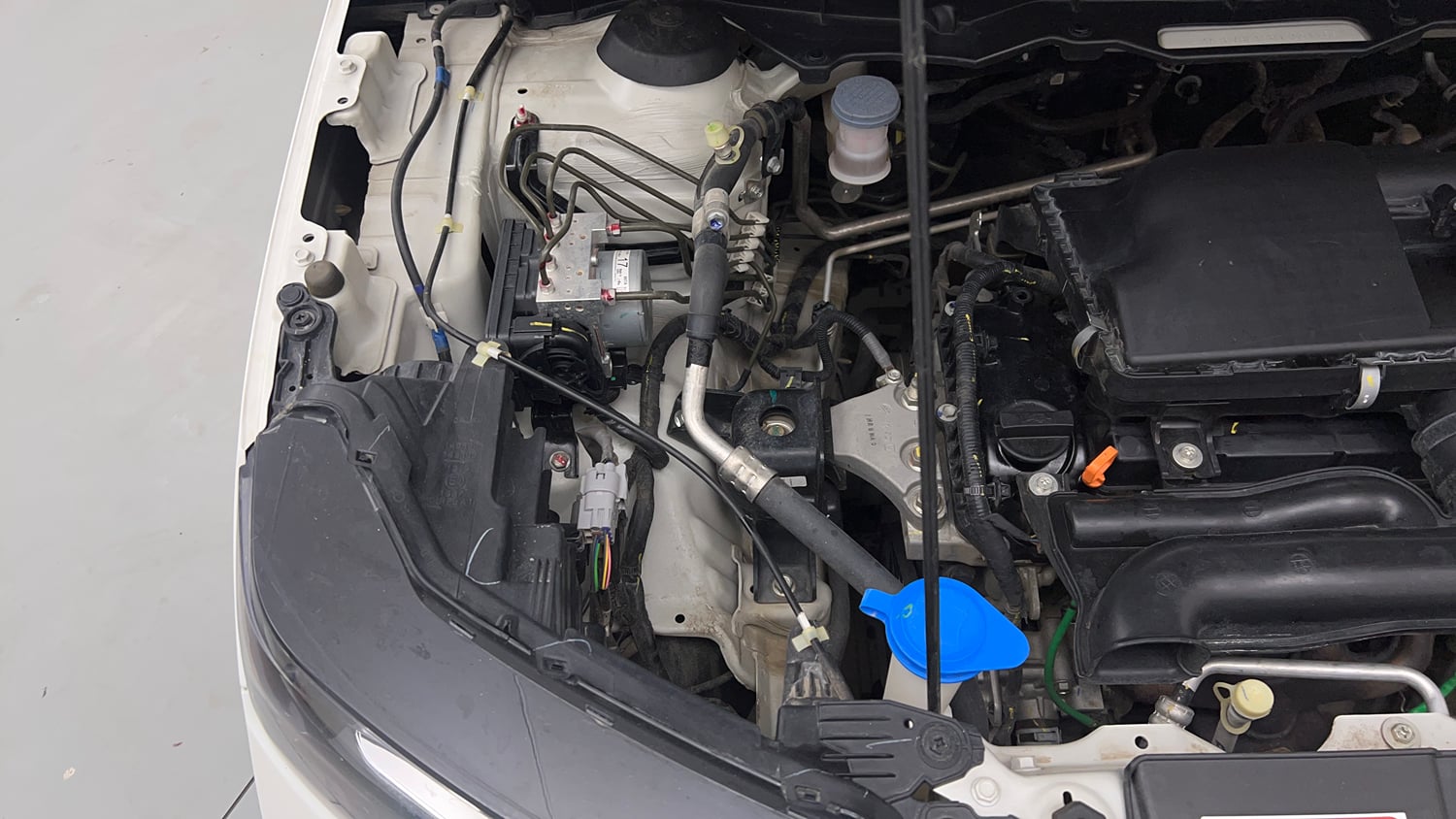Used 2023 Maruti Suzuki Brezza VXi Petrol Manual engine ENGINE RIGHT SIDE VIEW