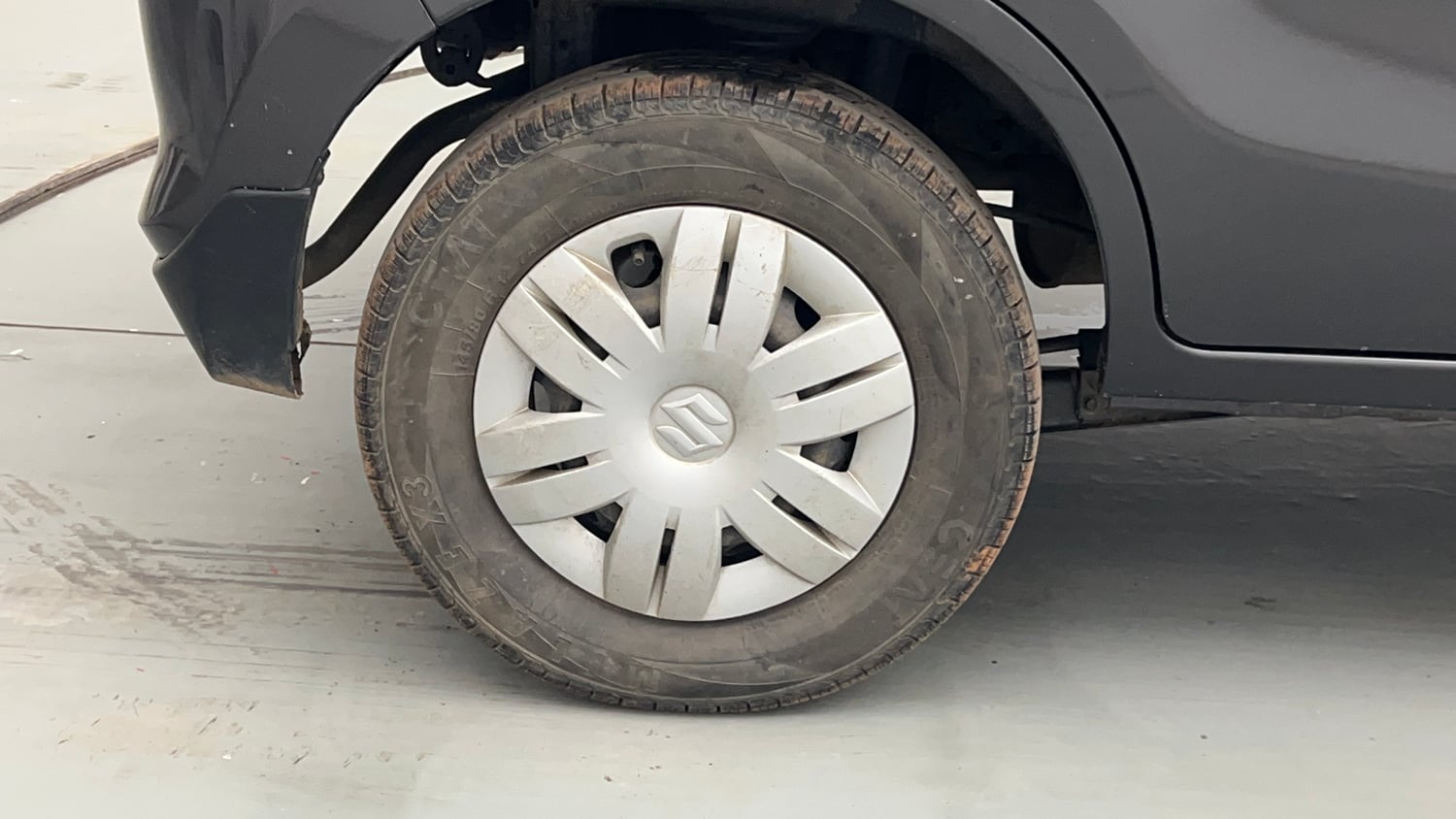 Used 2015 Maruti Suzuki Alto 800 Lxi Petrol Manual tyres RIGHT REAR TYRE RIM VIEW