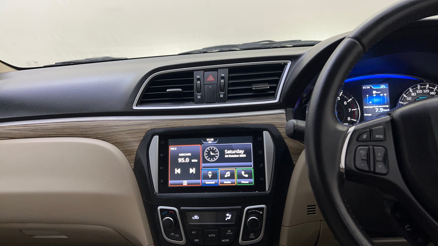 Used 2021 Maruti Suzuki Ciaz Alpha 1.5 AT Petrol Automatic top_features Integrated (in-dash) music system