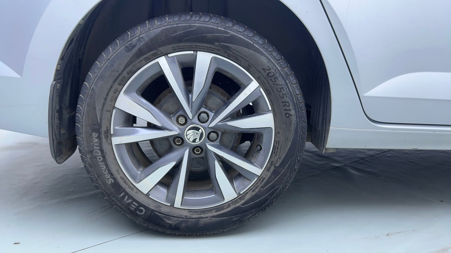 Used 2022 Skoda Slavia Style 1.0L TSI AT Petrol Automatic tyres RIGHT REAR TYRE RIM VIEW