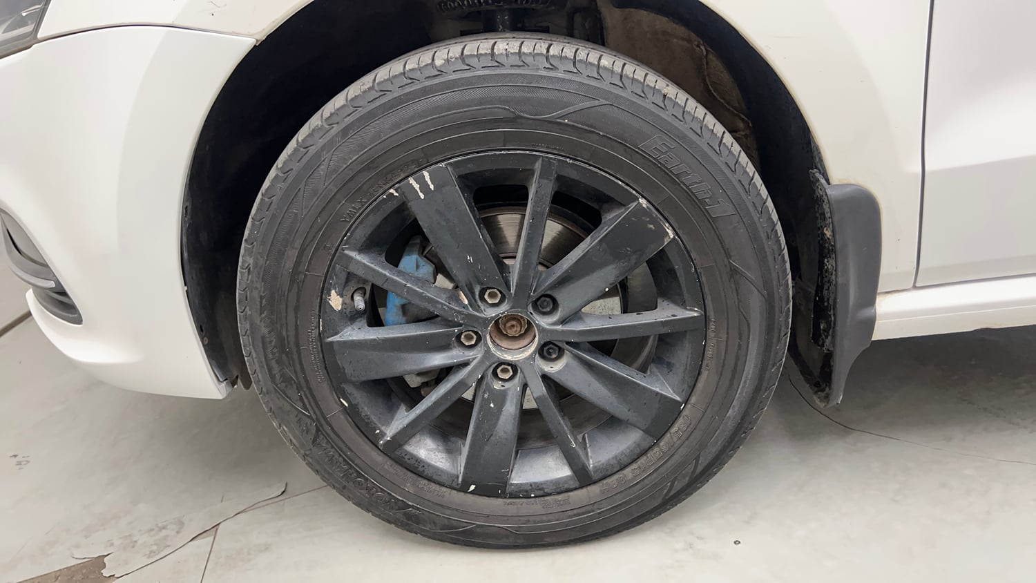 Used 2016 Volkswagen Polo Highline1.2L (P) Petrol Manual tyres LEFT FRONT TYRE RIM VIEW