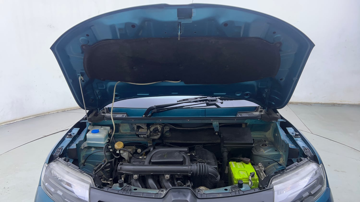 Used 2020 Renault Kwid RXL 1.0 AMT Petrol Automatic engine ENGINE & BONNET OPEN FRONT VIEW