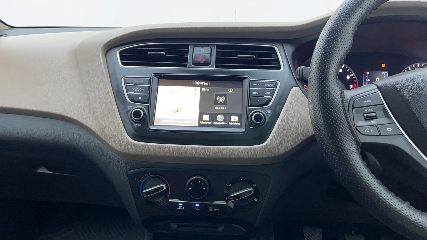 Used 2019 Hyundai Elite i20 Sportz Plus 1.2 Petrol Manual interior MUSIC SYSTEM & AC CONTROL VIEW