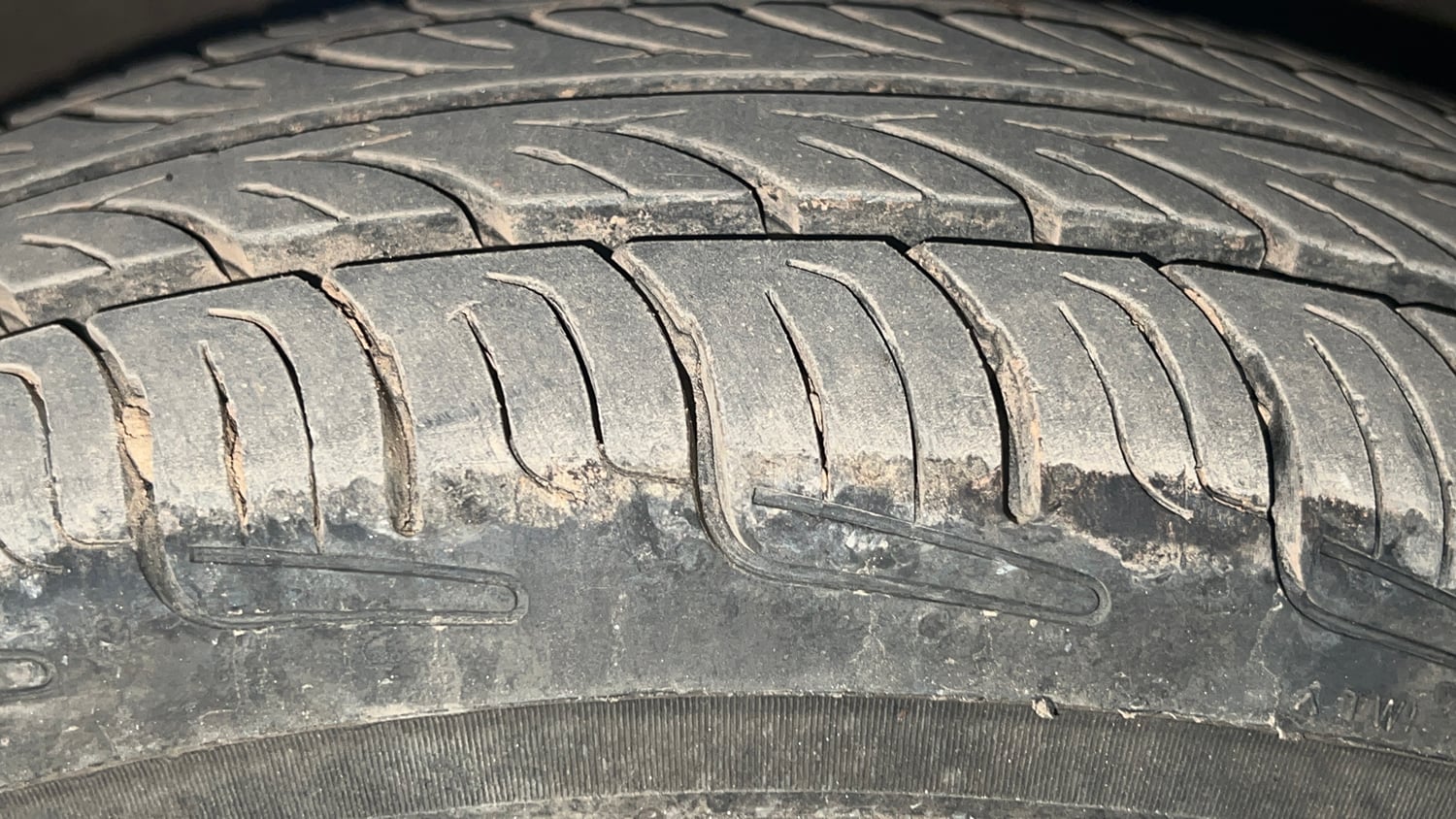 Used 2015 Maruti Suzuki Alto 800 Lxi Petrol Manual tyres LEFT FRONT TYRE TREAD VIEW