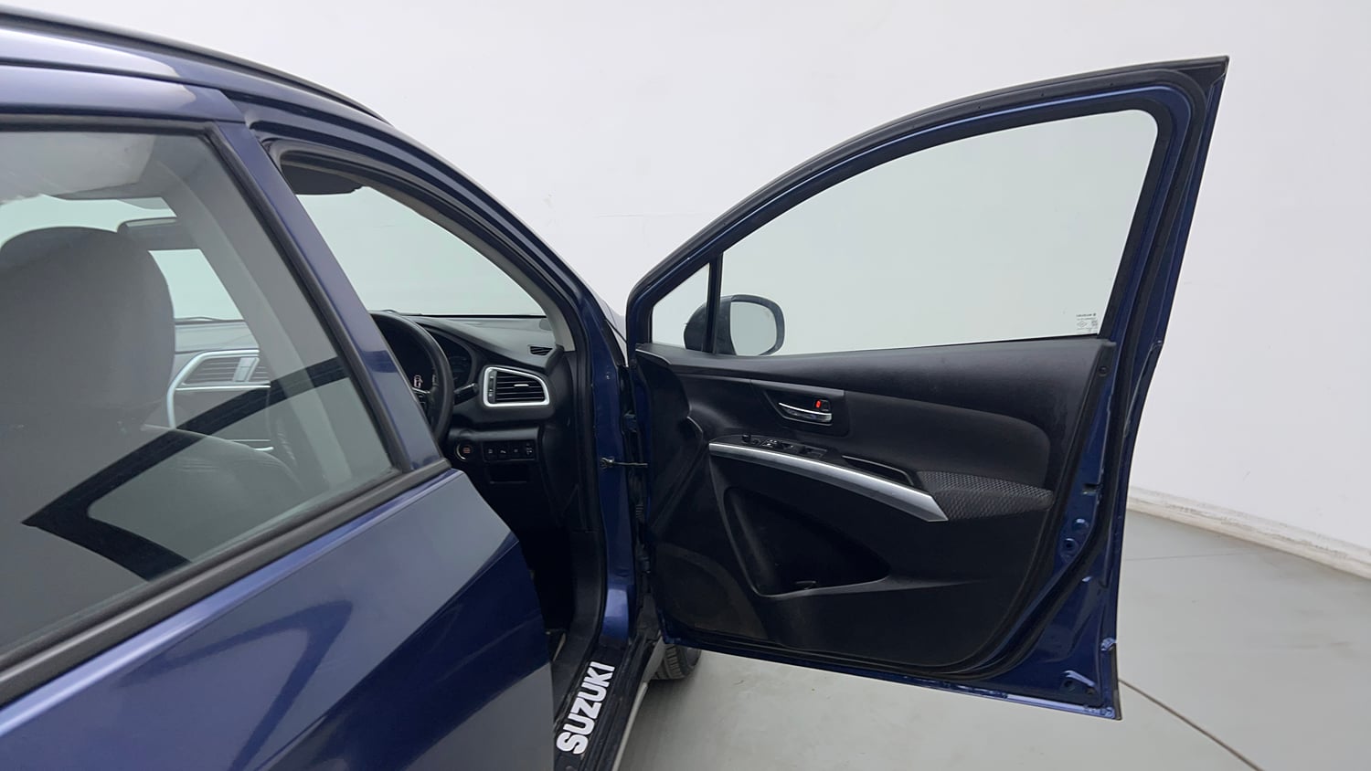 Used 2018 Maruti Suzuki S-Cross Zeta 1.3 Diesel Manual interior RIGHT FRONT DOOR OPEN VIEW