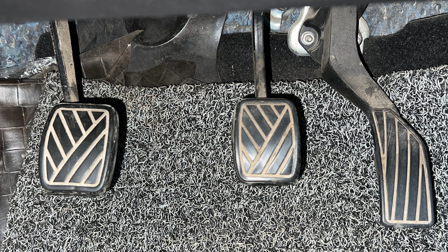 Used 2015 Maruti Suzuki Swift VXi Petrol Manual interior PEDALS VIEW