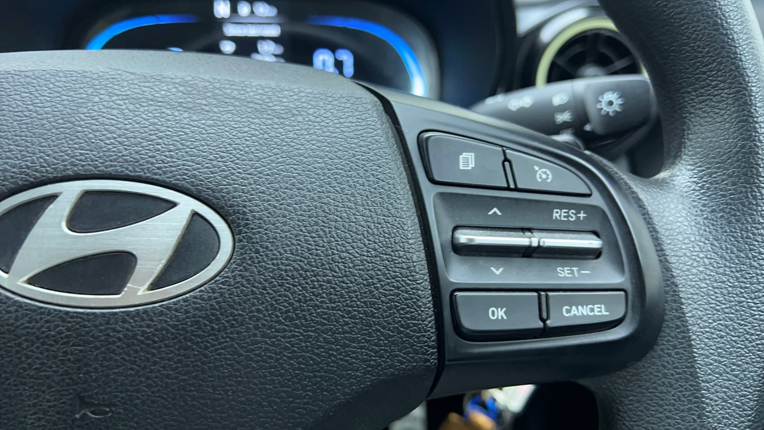 Used 2023 Hyundai Exter SX 1.2 AMT Petrol Automatic top_features Cruise control