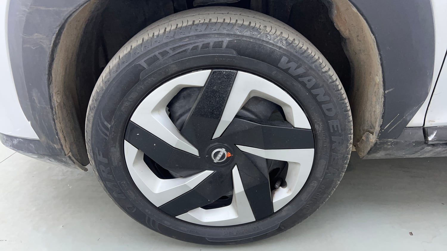 Used 2023 Nissan Magnite XL Petrol Manual tyres LEFT FRONT TYRE RIM VIEW