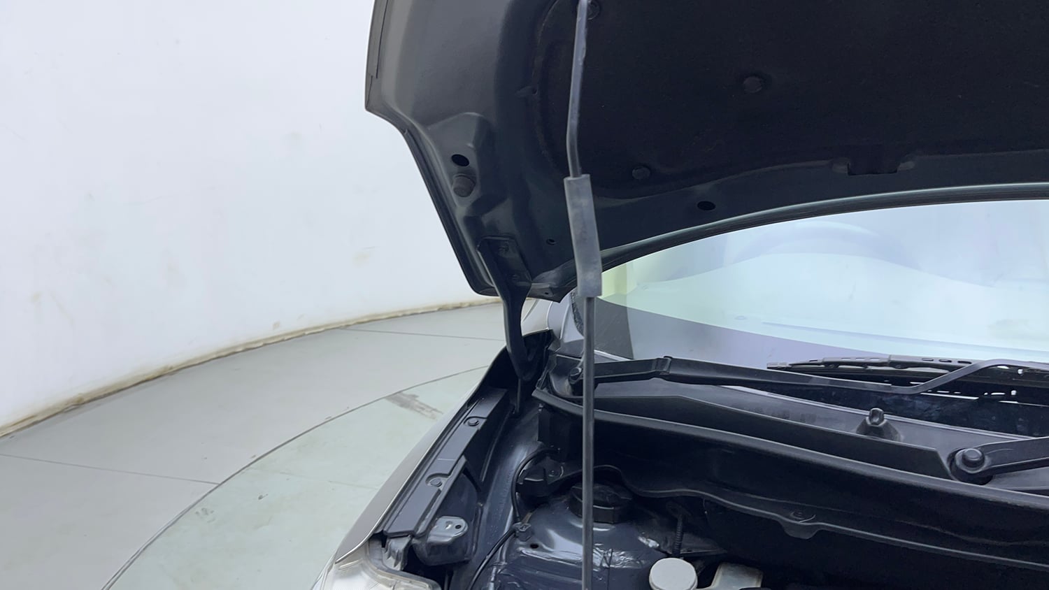 Used 2020 Maruti Suzuki New Ertiga ZXi AT Petrol Automatic engine ENGINE RIGHT SIDE HINGE & APRON VIEW