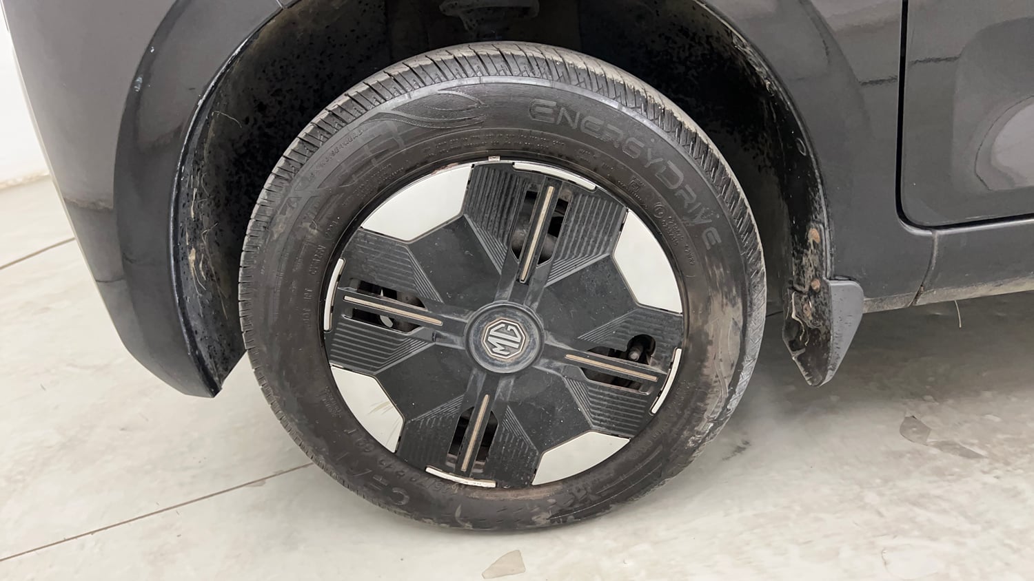Used 2024 MG Motors Comet EV Excite Electric Automatic tyres LEFT FRONT TYRE RIM VIEW