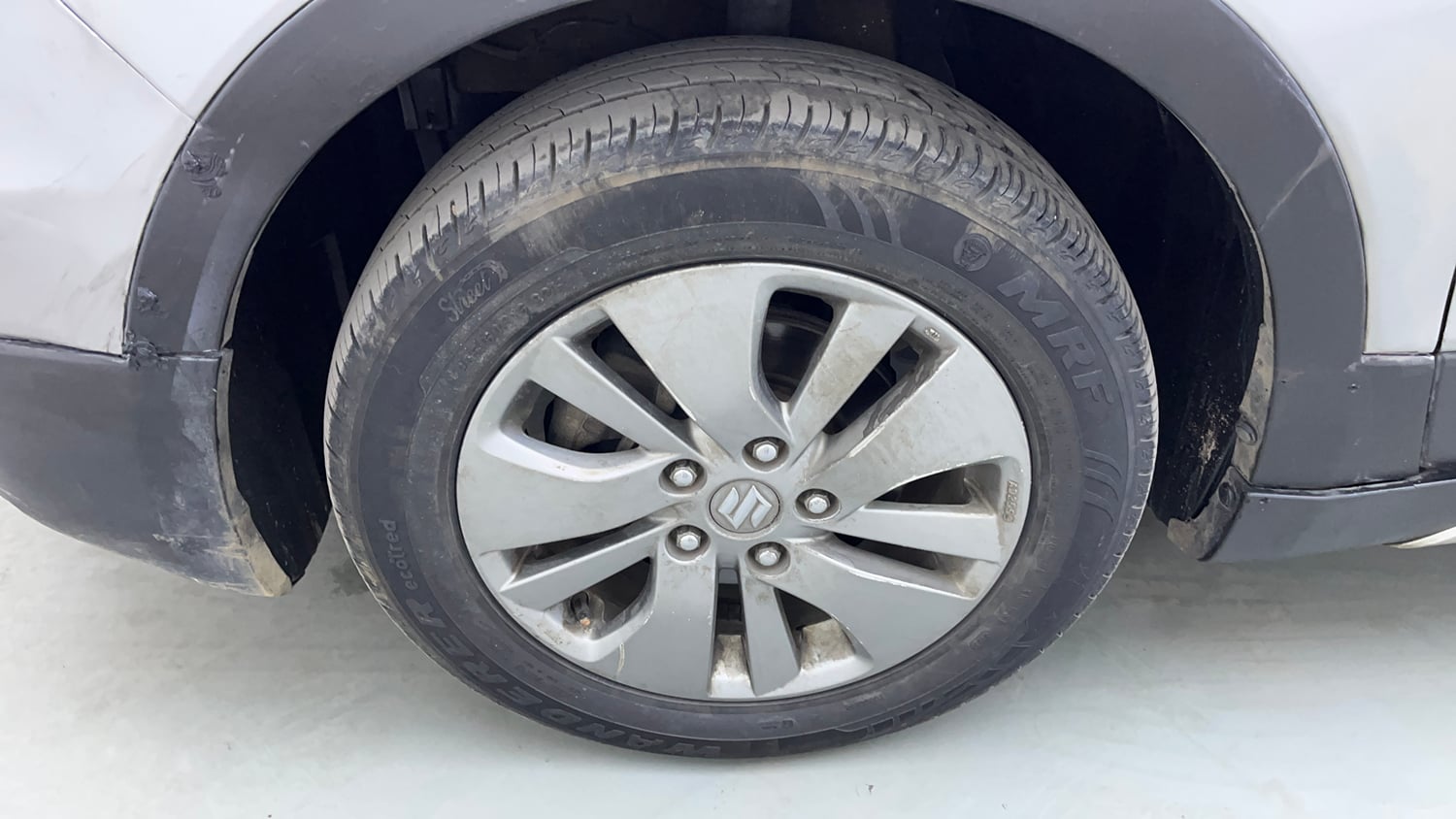 Used 2017 Maruti Suzuki S-Cross Alpha 1.6 Diesel Manual tyres LEFT FRONT TYRE RIM VIEW