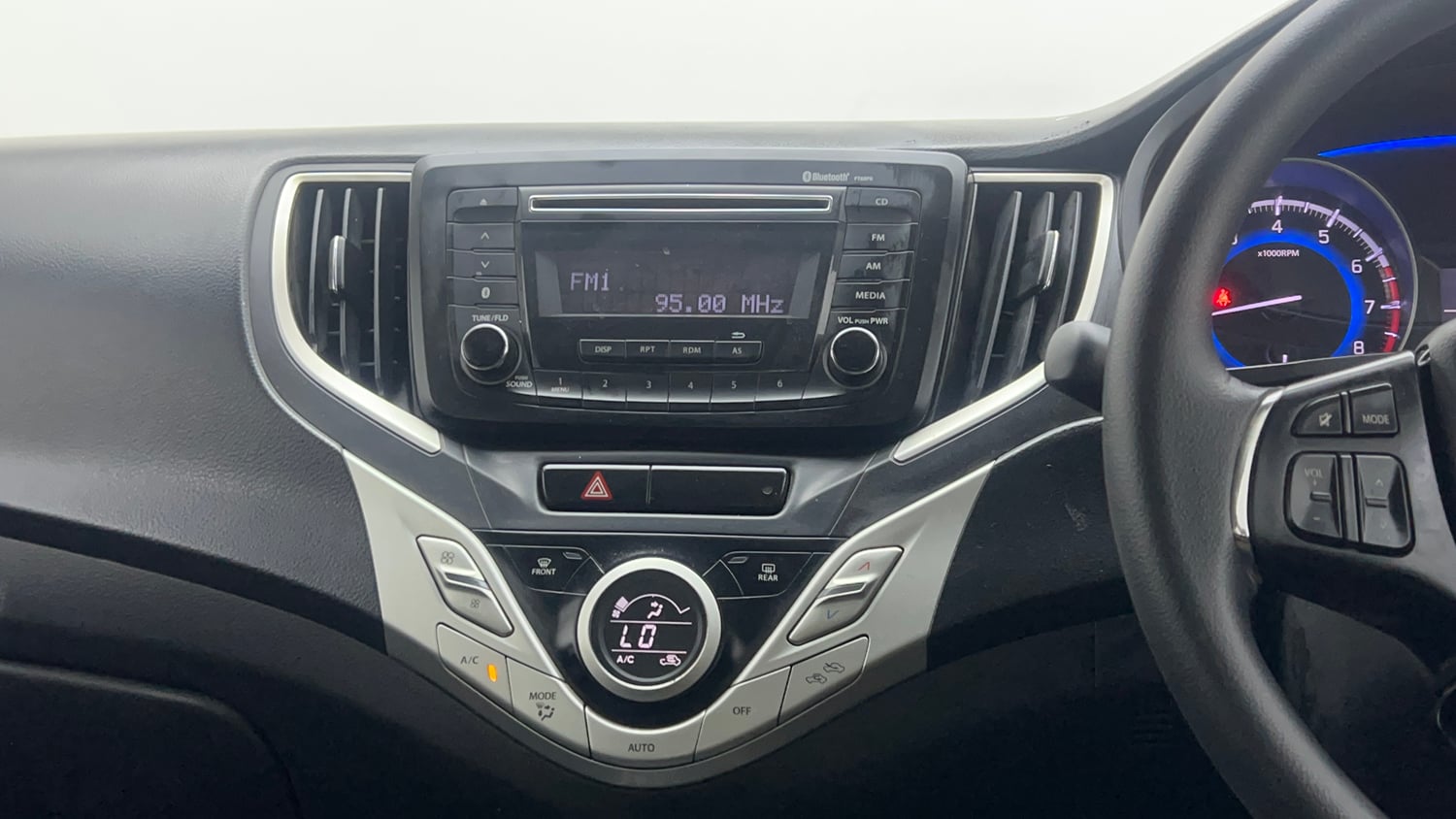 Used 2017 Maruti Suzuki Baleno Delta 1.2 Petrol Manual interior MUSIC SYSTEM & AC CONTROL VIEW