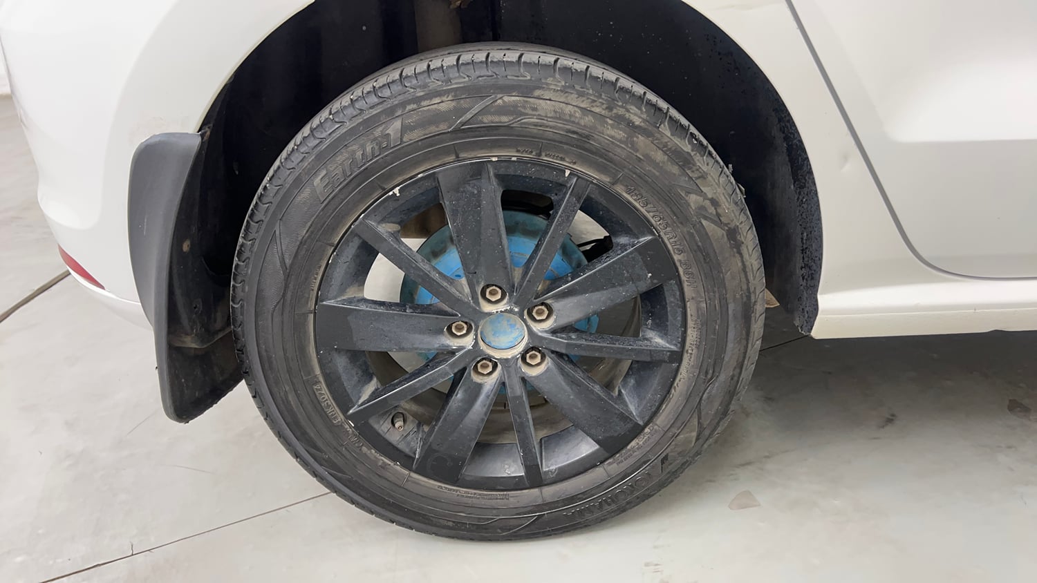 Used 2016 Volkswagen Polo Highline1.2L (P) Petrol Manual tyres RIGHT REAR TYRE RIM VIEW