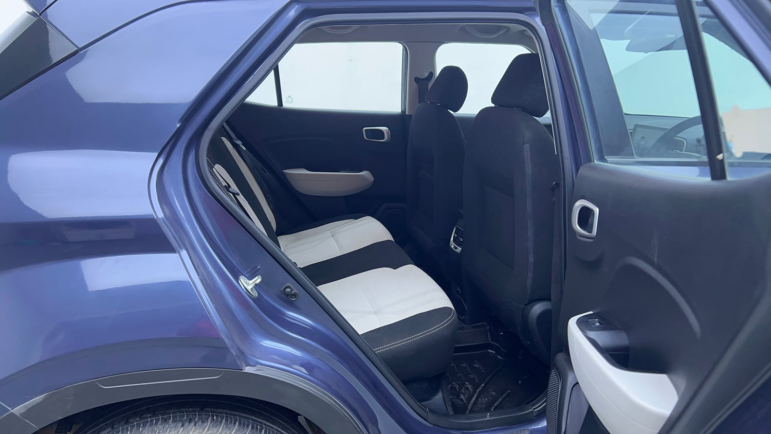 Used 2022 Hyundai Venue S(O) 1.0 Turbo iMT Petrol Manual interior RIGHT SIDE REAR DOOR CABIN VIEW